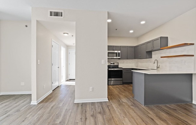 Entryway at Switchback on Platte Apartments, Littleton, CO, 80120