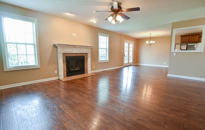 Three Bedroom in Fox Crossing!