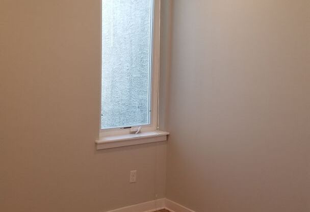 2 beds, 1 bath, $1,375, Unit Unit C
