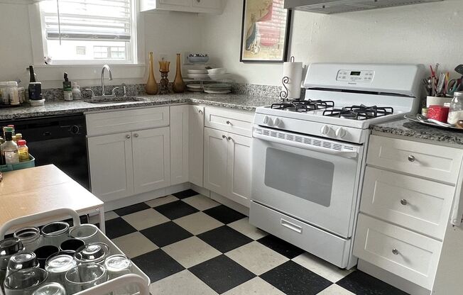 Renovated 1BR * Piedmont Park! ~ Steal of a Deal!