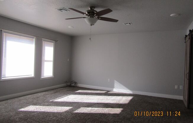 3 beds, 2 baths, $1,300