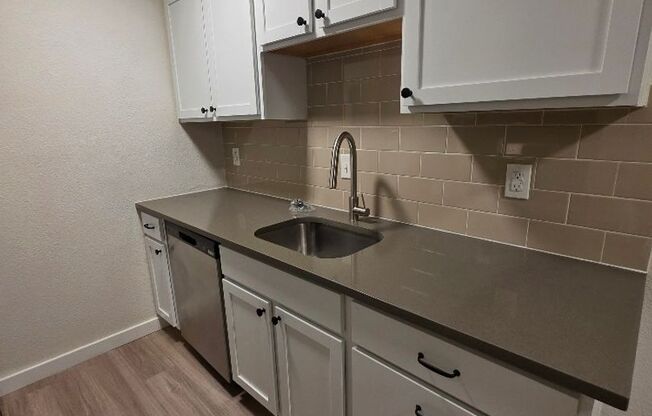 2 beds, 1 bath, 900 sqft, $1,321, Unit ELP2202-336