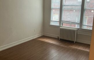 Studio, 1 bath, 325 sqft, $1,095, Unit 210
