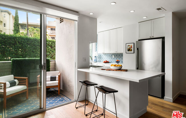 1 bed, 1 bath, 981 sqft, $3,250, Unit 101