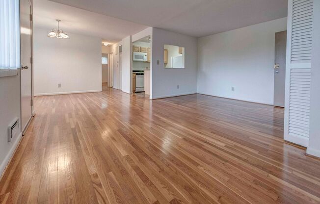 2 beds, 1 bath, 800 sqft, $1,450, Unit 2709-2D