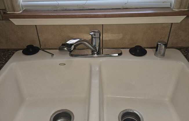 **MOVE IN SPECIAL** 1/2 OFF 1ST MONTH