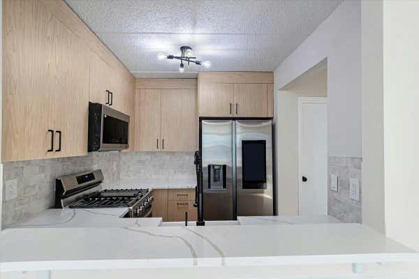 2 beds, 2 baths, 1,700 sqft, $3,100, Unit 10135