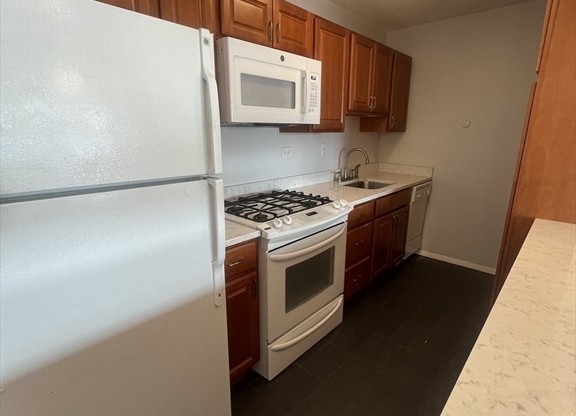 Studio, 1 bath, 636 sqft, $2,750, Unit 8P