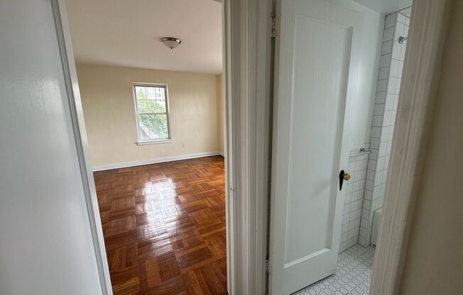 1 bed, 1 bath, 760 sqft, $1,450, Unit Royal York 107