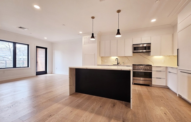 3 beds, 2 baths, 1,235 sqft, $4,960, Unit 310