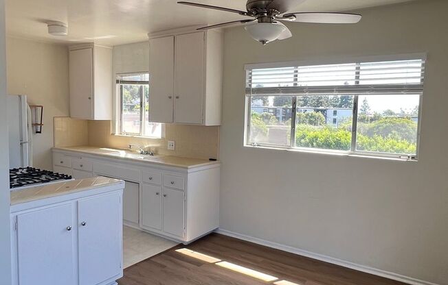 7832 W MANCHESTER AVE