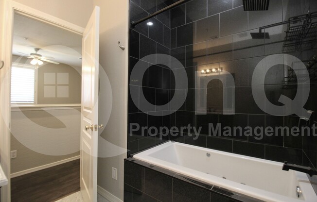 2 beds, 3 baths, 1,385 sqft, $1,795, Unit 1082