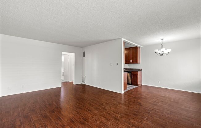Spacious 2-Bedroom Apartment in Prime Location! ***One month free!***