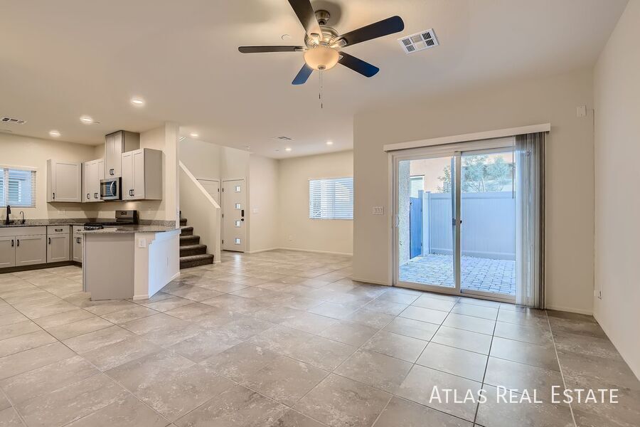 4452 SAPPHIRE MOON AVE