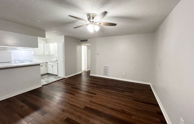 2 beds, 1 bath, $725, Unit KAY0111