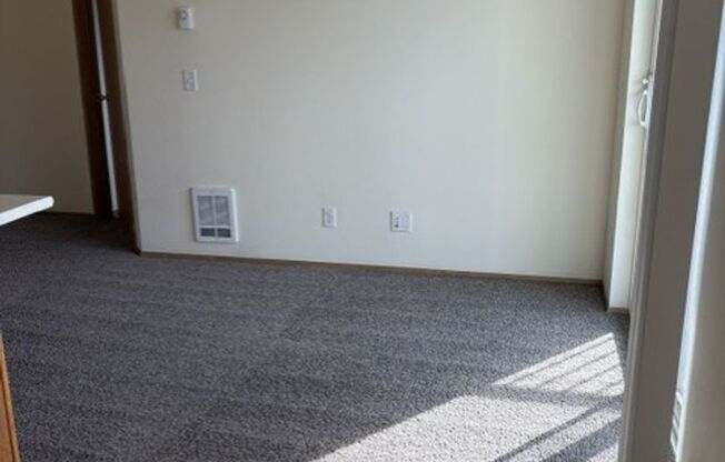 1 bed, 1 bath, 672 sqft, $1,350, Unit 25-406