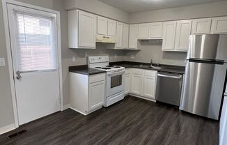 *RENT SPECIAL* Updated 2 Bedroom 1.5 Bathroom Condo with a partially finished basement