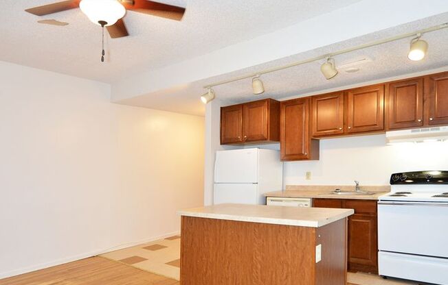 1 bed, 1 bath, 410 sqft, $920, Unit 8 - 35