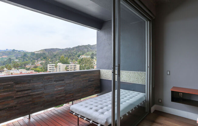 1 bed, 1.5 baths, 1,009 sqft, $3,990, Unit 1112