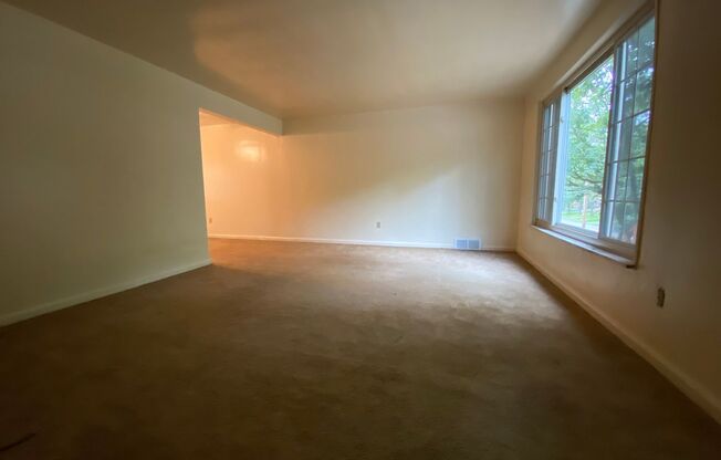Gorgeous 3 Bedroom Duplex in Castle Shannon! Great Back Yard! Call Today!
