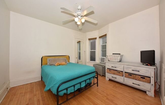 3 beds, 1 bath, $1,895, Unit 2906 N. Maryland Ave.