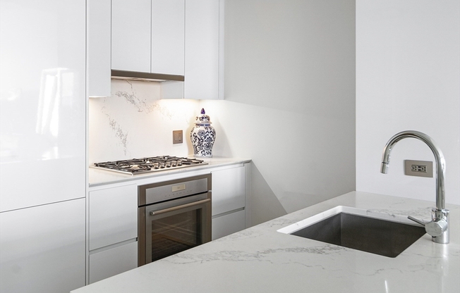 1 bed, 1 bath, 693 sqft, $6,000, Unit 520