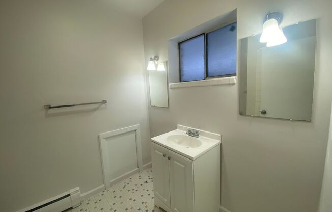 3 beds, 2 baths, 1,324 sqft, $1,450, Unit P02