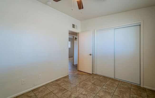 2 beds, 1 bath, 850 sqft, $1,095, Unit 5632 S. Montezuma St.  # 01