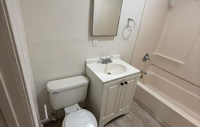 2 beds, 1 bath, $2,475, Unit 4a