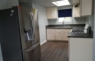 3 beds, 1 bath, $1,750, Unit 51