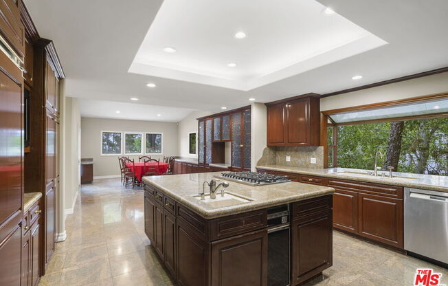 5 beds, 6 baths, 5,290 sqft, $12,000