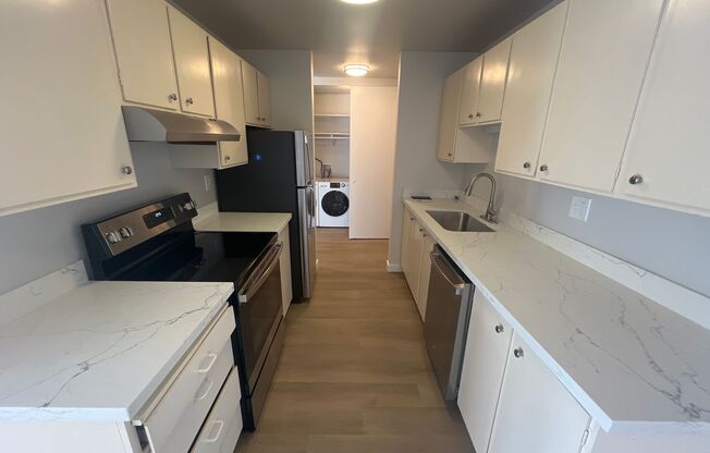 2 beds, 2 baths, 1,060 sqft, $2,695, Unit 3520 - 206