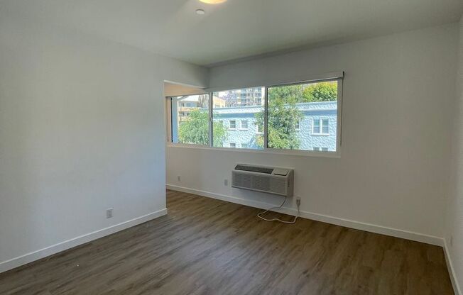 Studio, 1 bath, 425 sqft, $1,861, Unit 214