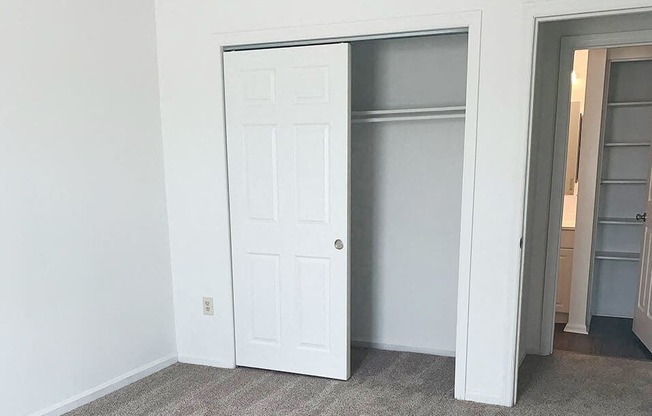 bedroom with closet in Kettering, Ohio