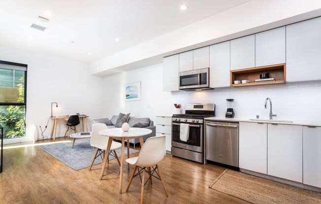 1 bed, 1 bath, 679 sqft, $3,290, Unit 414