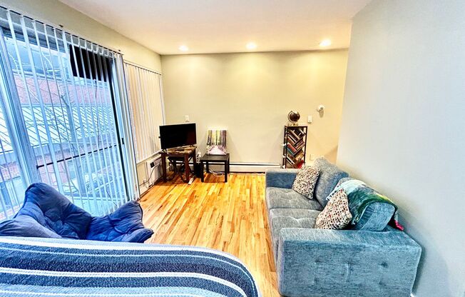 Studio, 1 bath, 450 sqft, $1,700, Unit 25