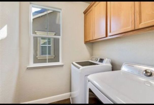 3 beds, 2 baths, $2,850