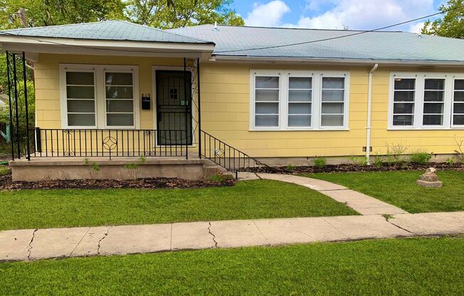 AMAZING 2 Bedroom / 1 Bath Home!