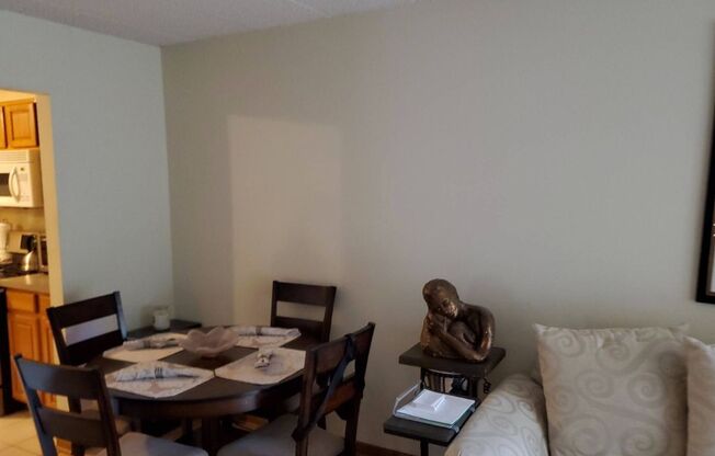 2 Bedrooms, 2 Bathrooms and Plenty of Amenities in Oak Forest