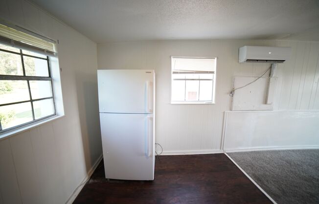 2 beds, 1 bath, 750 sqft, $875, Unit Apt 2