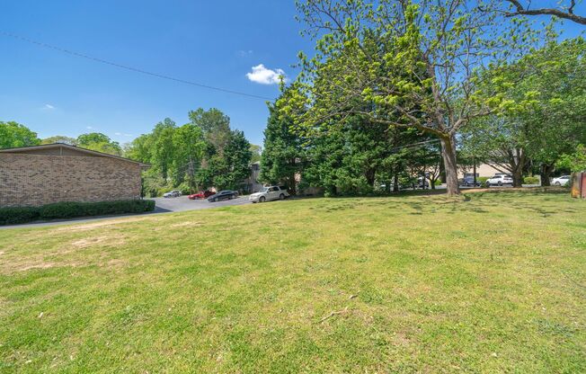 2 beds, 1 bath, 890 sqft, $1,100, Unit Highcroft-F4