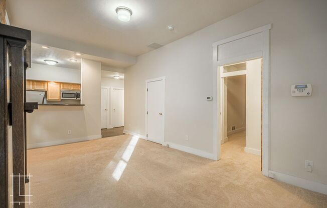 2 beds, 1 bath, $1,625, Unit 814 Neil Ave