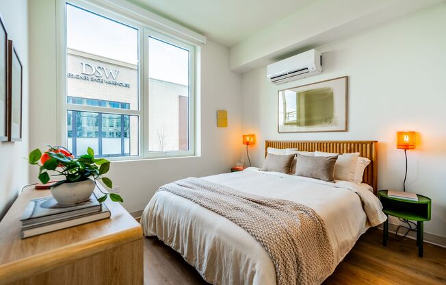 2 beds, 2 baths, 817 sqft, $4,005, Unit 212