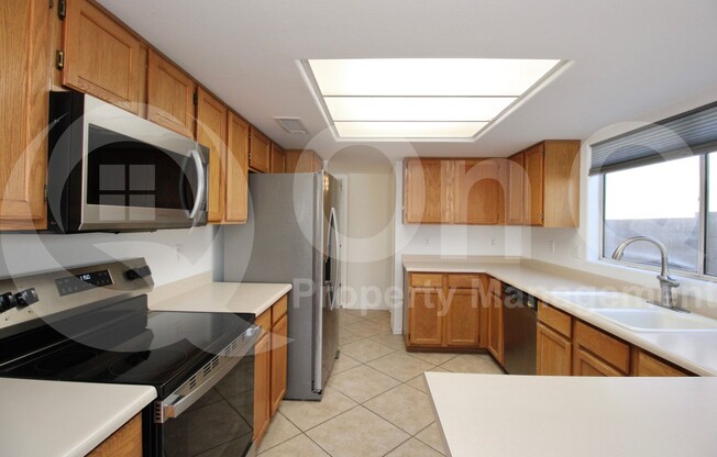 1326 E HELENA DR