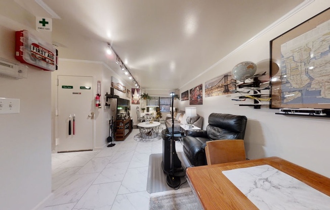 328 MARION ST