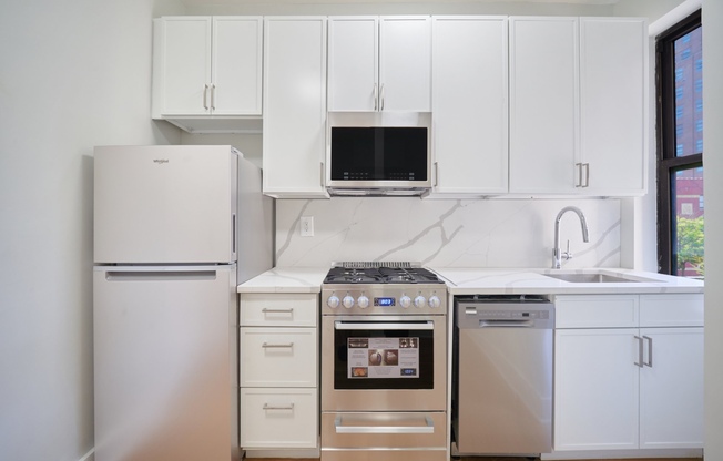 253 W 16 ST