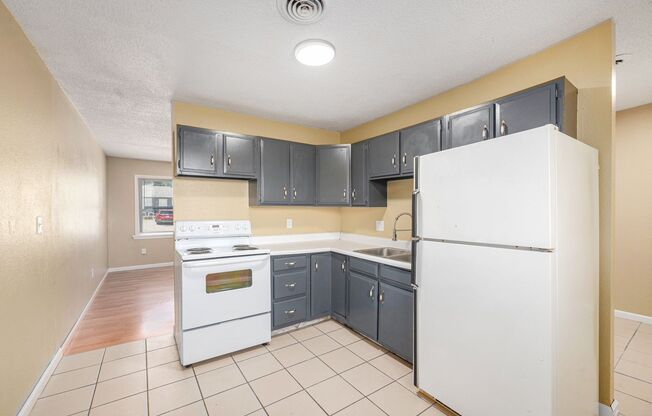 Beautiful 2BR/1BA Duplex in Independence!