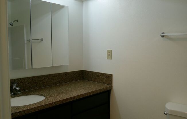 3 beds, 2 baths, 1,225 sqft, $3,300, Unit 48-21G