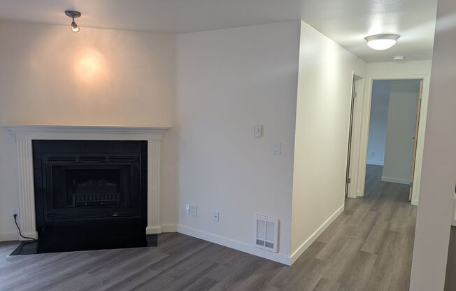 2 beds, 1 bath, 810 sqft, $2,095, Unit A104