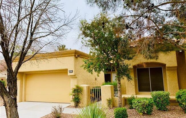 Clean and comfortable townhome in Sun City Summerlin!